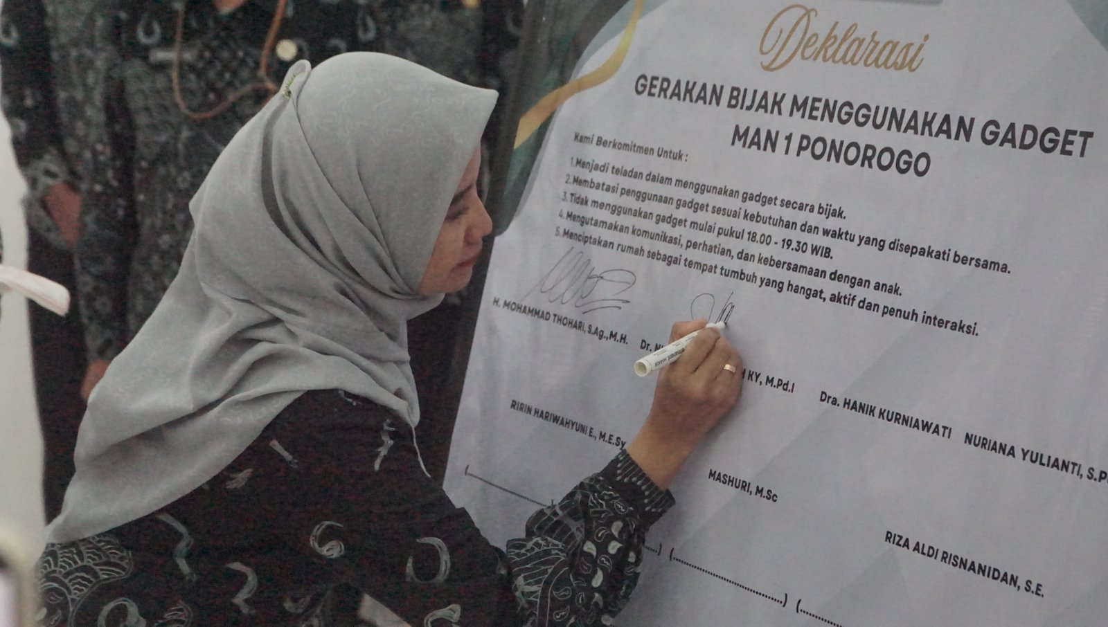 Membangun Kepercayaan Diri dan Mental Tangguh Anak di Era Teknologi Digital