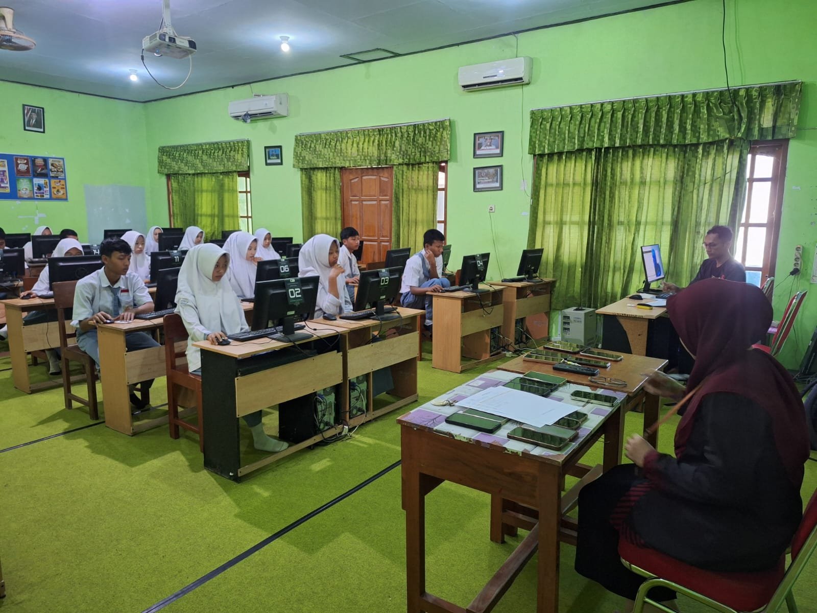 Hasil Koordinasi yang baik, ANBK MAN 1 Ponorogo Berjalan Lancar dan Tertib