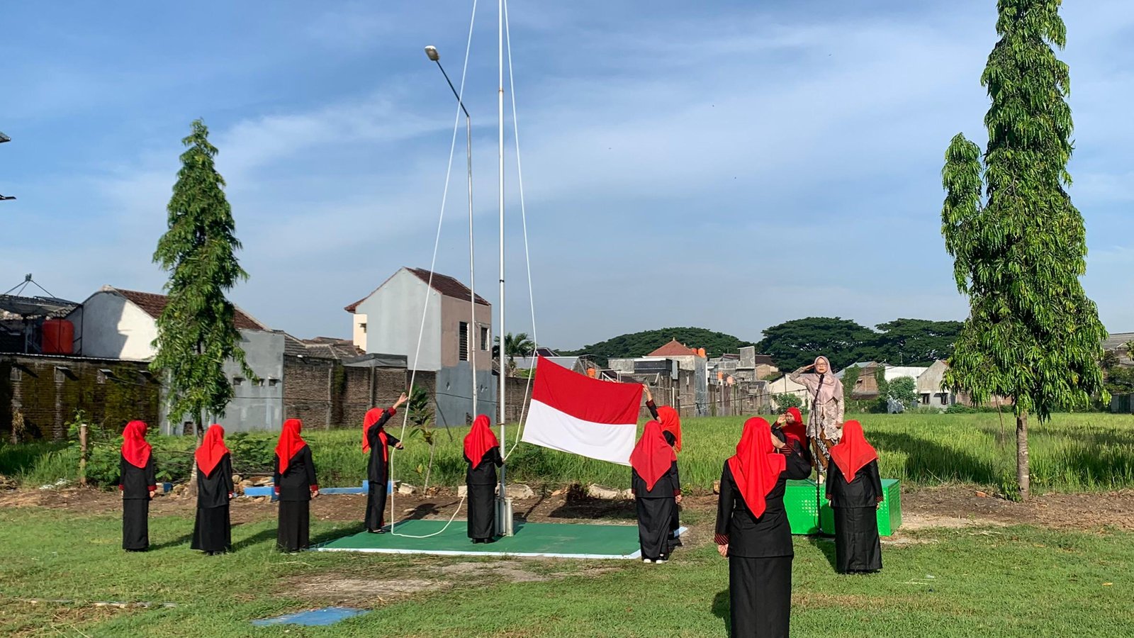 MAN 1 Ponorogo Gelar Upacara Peringatan Hari Kartini dengan Semangat Perempuan Tangguh