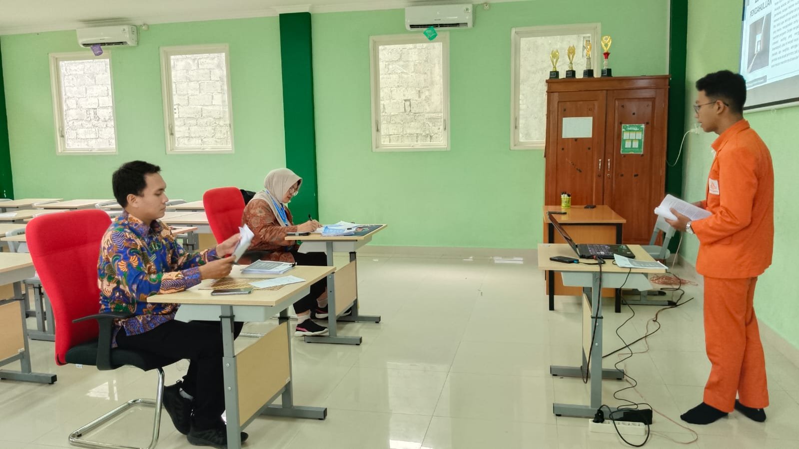 Kuliah Tamu di MAN 1 Ponorogo menghadirkan narasumber dari ITS Surabaya