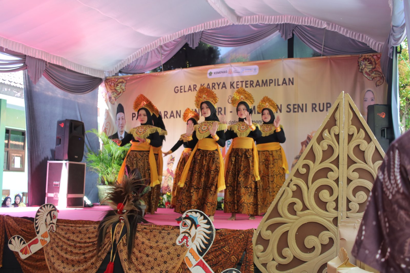 Gelar Karya Keterampilan dan Pagelaran Seni MAN 1 Ponorogo: Kreasi Tanpa Batas, Harmoni dalam Karya
