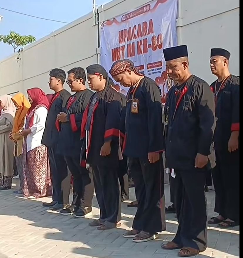 MAN 1 Ponorogo Gelar Upacara Khidmat Peringati HUT RI ke-80